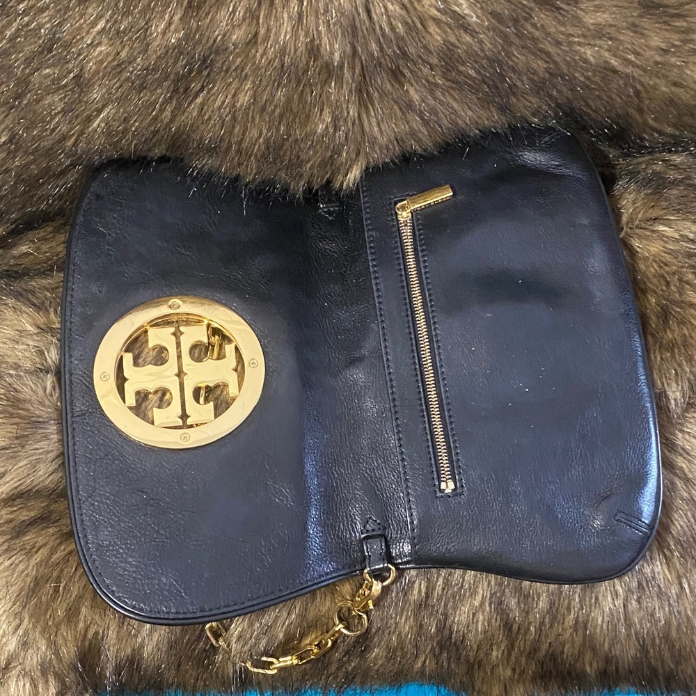 Tory Burch Black and Gold Shoulder Bag - Picture 4 of 5